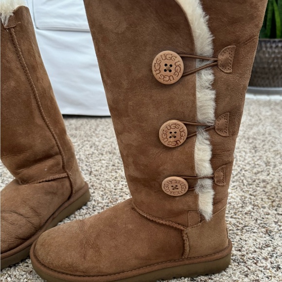 Women’s tall Uggs in chestnut size 7 . - Picture 1 of 6